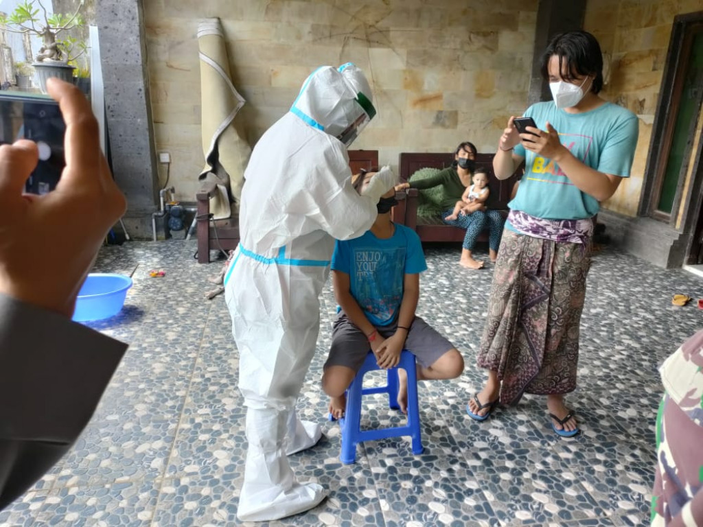 Pelaksanaan Kegiatan Tracing dan Test Swab Lapangan di Kelurahan Benoa, Kec. Kuta Selatan